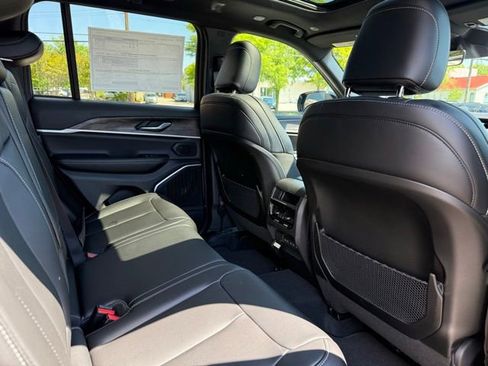 New 2026 Jeep Grand Cherokee Limited AWD/4WD image 24