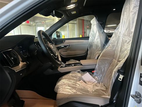 New 2026 Volvo XC90 B6 Plus w/ Protection Package Premier image 10