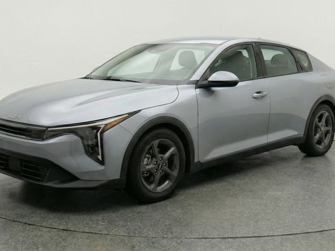Used 2025 Kia K4 LXS image 3