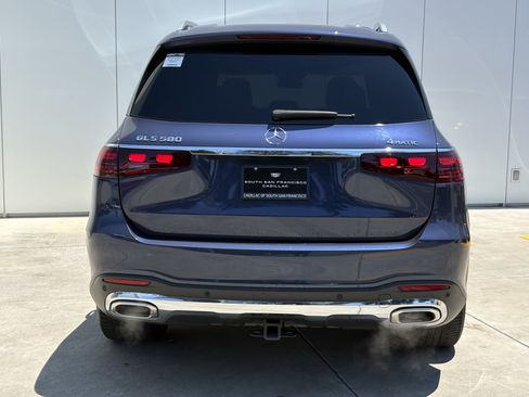 Used 2024 Mercedes-Benz GLS 580 4MATIC image 8