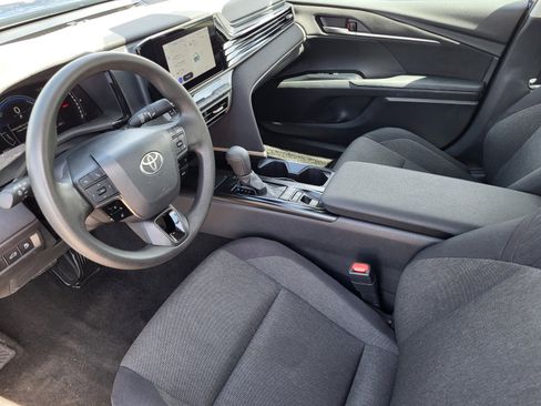 Used 2025 Toyota Camry LE image 14
