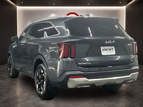 Used 2024 Kia Sorento S AWD/4WD image 5