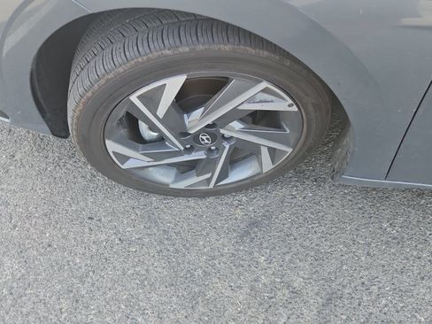 Used 2024 Hyundai Elantra Limited image 3