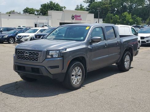 Used 2023 Nissan Frontier SV w/ Tow Package RWD image 2