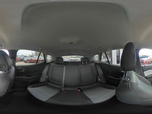 Used 2025 Chevrolet Trax LT FWD image 41