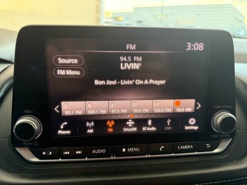 Used 2021 Nissan Rogue SV image 34