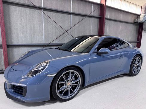 Used 2017 Porsche 911 Carrera RWD image 3