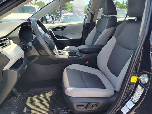 Used 2021 Toyota RAV4 XLE w/ Convenience Package AWD/4WD image 9