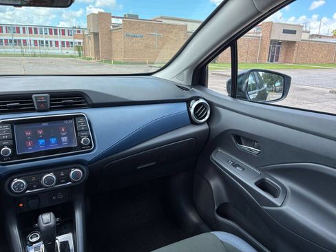 Used 2025 Nissan Versa SV FWD image 28