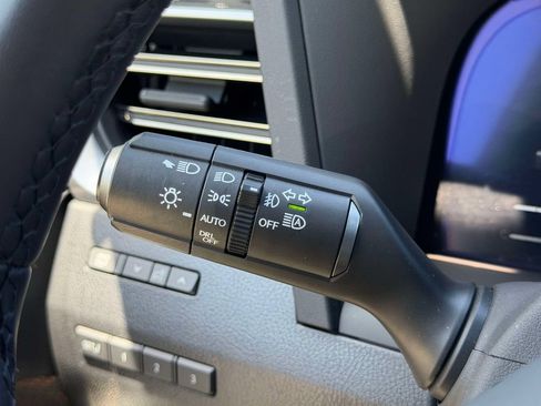 Used 2025 Lexus GX 550 w/ Accessory Package (31) AWD/4WD image 36