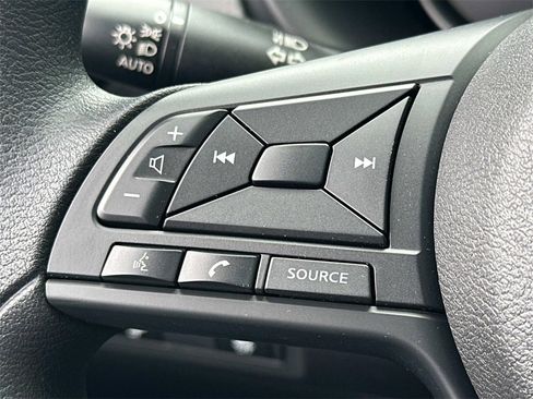New 2025 Nissan Kicks Play S image 8