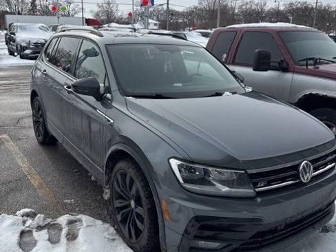 Used 2020 Volkswagen Tiguan SE R-Line image 1
