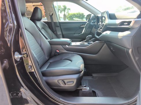 Certified 2026 Toyota Highlander XLE AWD/4WD image 34