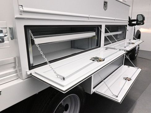 New 2025 Ford F450 XL w/ XL Chrome Package image 26