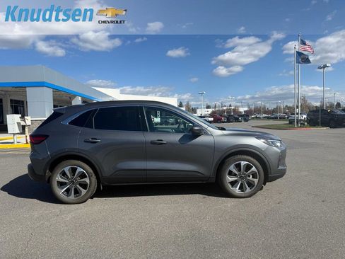 Used 2025 Ford Escape Platinum AWD/4WD image 8