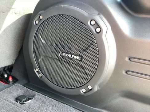 Used 2025 Jeep Wrangler Sahara image 29