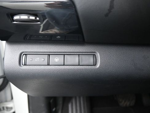 Used 2023 Nissan Pathfinder SV image 33