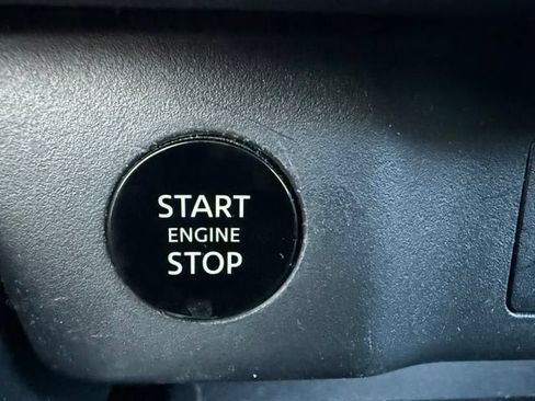 Used 2025 Nissan Rogue SV FWD image 22