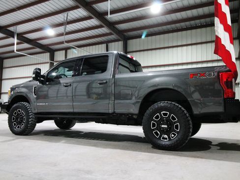 Used 2017 Ford F250 Lariat w/ Lariat Ultimate Package AWD/4WD image 7