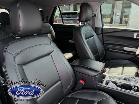 Used 2024 Ford Explorer XLT w/ Equipment Group 202A RWD image 13