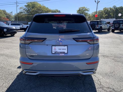 New 2025 Mitsubishi Outlander SE image 3