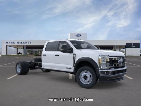 New 2026 Ford F550 4x4 Crew Cab image 7