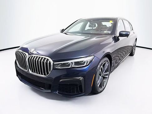 Used 2022 BMW 750i xDrive w/ M Sport Package AWD/4WD image 3