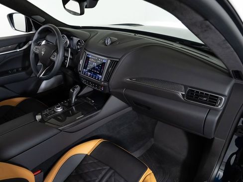 Used 2024 Maserati Levante Trofeo image 35