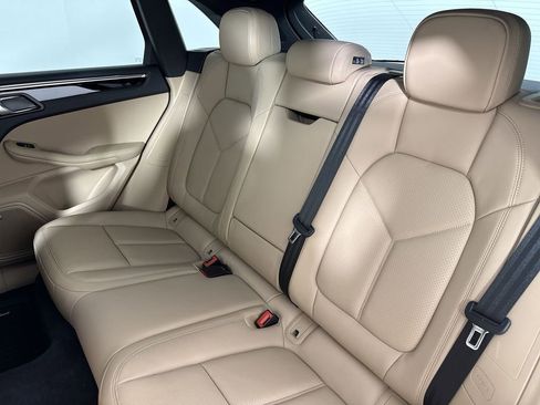 Certified 2025 Porsche Macan image 22