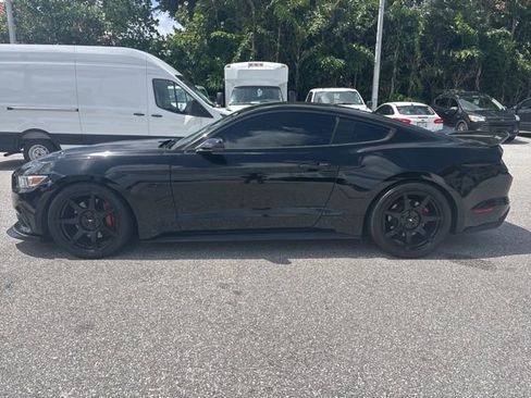 Used 2017 Ford Mustang GT Premium w/ Black Accent Package RWD image 4