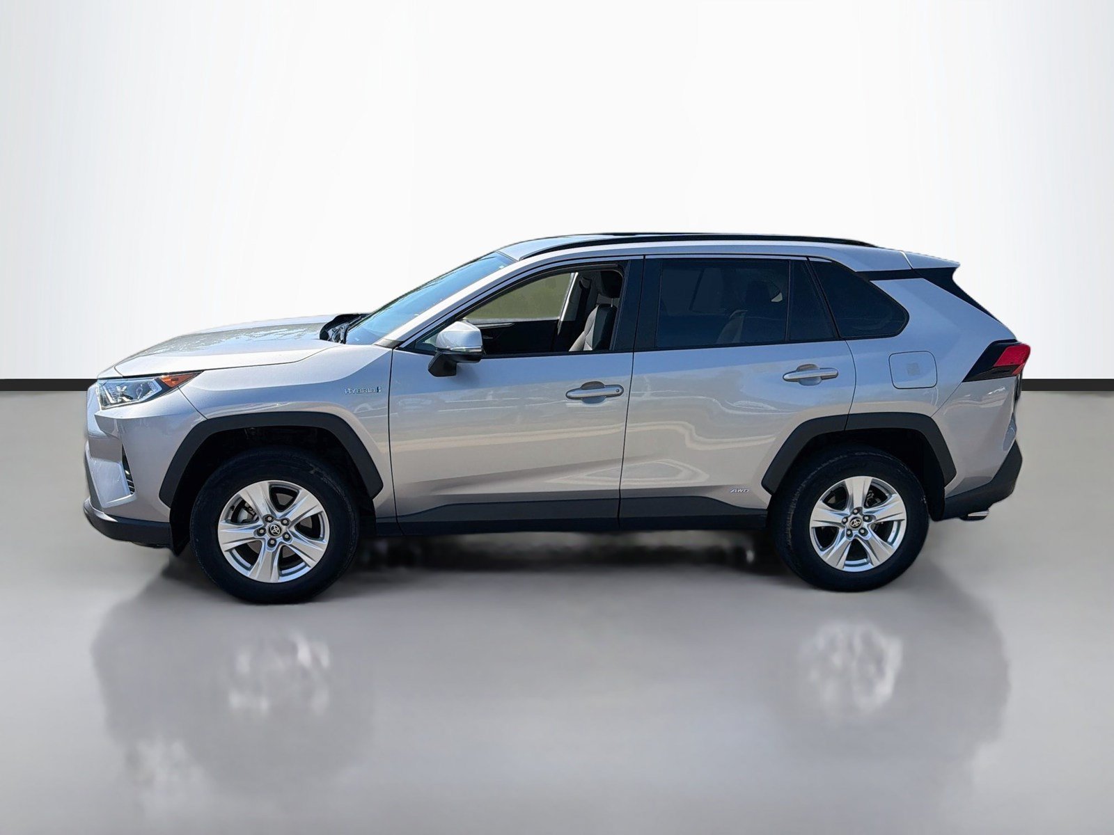 Used 2021 Toyota RAV4 XLE AWD/4WD image 8