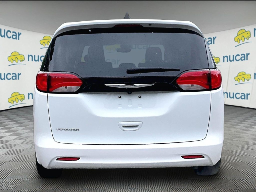 Used 2023 Chrysler Voyager LX FWD image 5