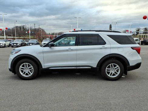 Used 2025 Ford Explorer Active image 2