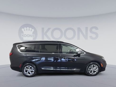 Used 2022 Chrysler Pacifica Limited image 8
