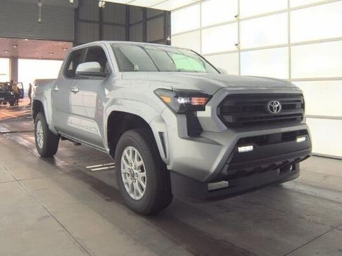 Certified 2025 Toyota Tacoma SR5 image 4
