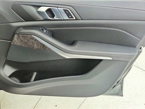 Used 2023 BMW X5 xDrive40i w/ M Sport Package image 25