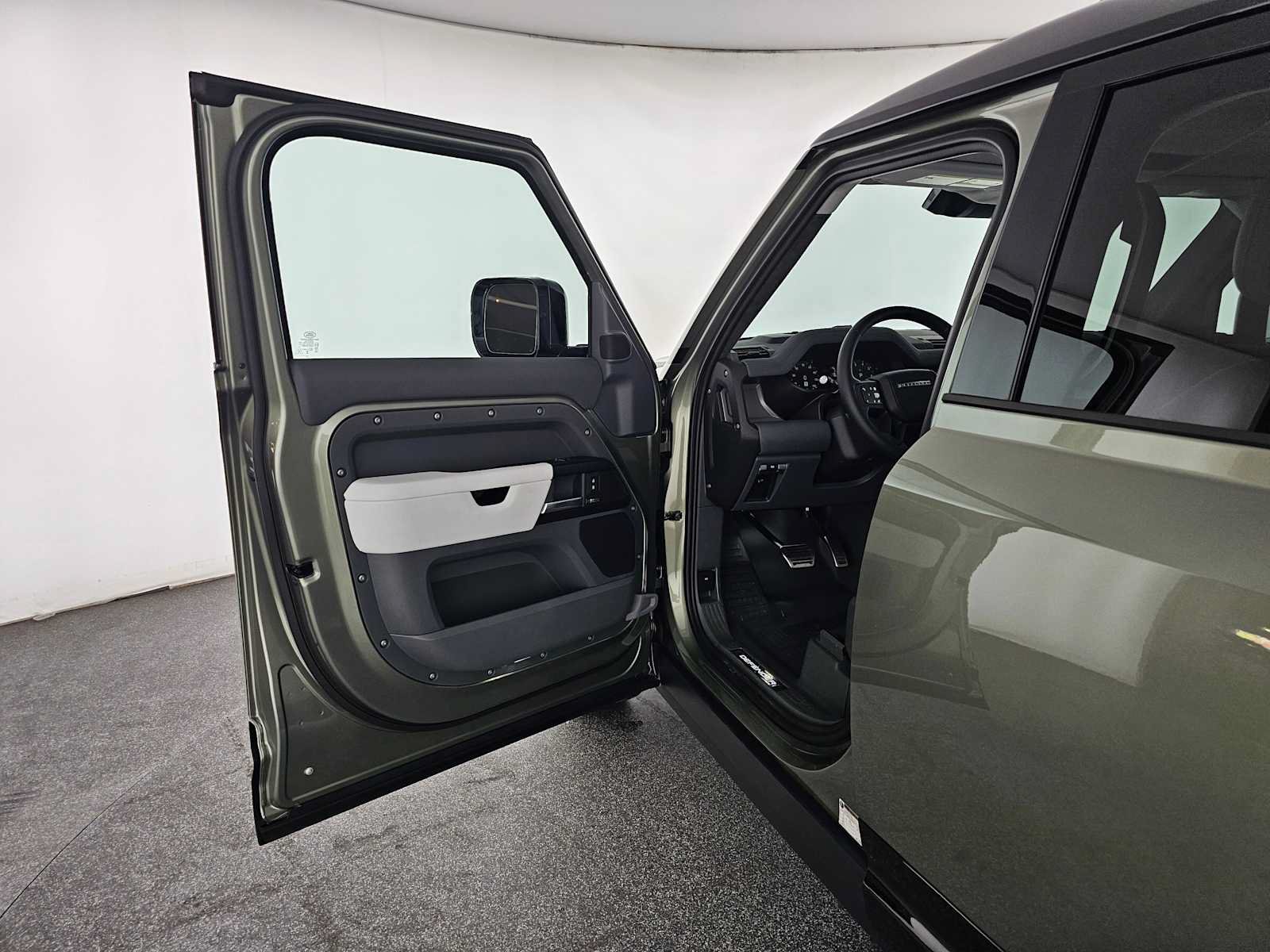 New 2025 Land Rover Defender 110 X AWD/4WD image 19