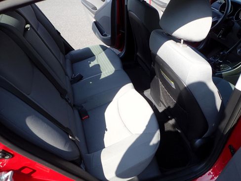 Used 2013 Hyundai Elantra GLS image 12