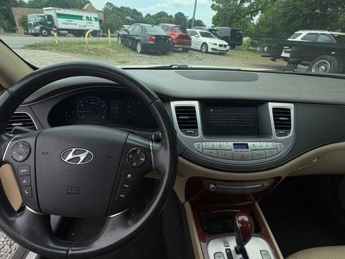 Used 2012 Hyundai Genesis 3.8 w/ Premium Pkg RWD image 13