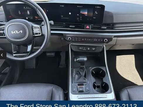 Used 2025 Kia Carnival FWD image 20