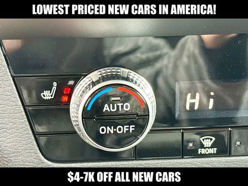 New 2025 Mitsubishi Outlander SE image 26