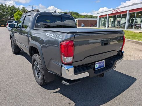 Used 2017 Toyota Tacoma TRD Off-Road w/ Tow Package (A/T) AWD/4WD image 3