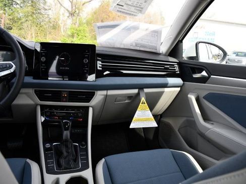 New 2026 Volkswagen Jetta SE FWD image 21