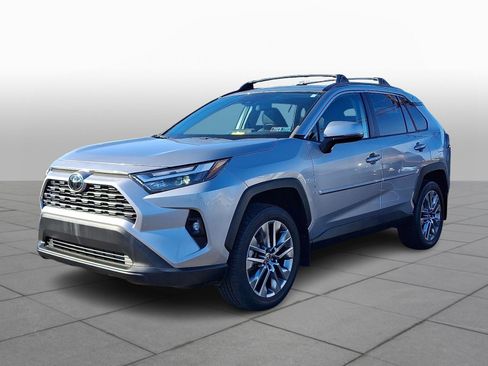 Used 2023 Toyota RAV4 XLE Premium image 3