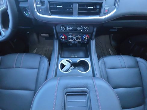 Used 2023 Chevrolet Suburban RST image 11