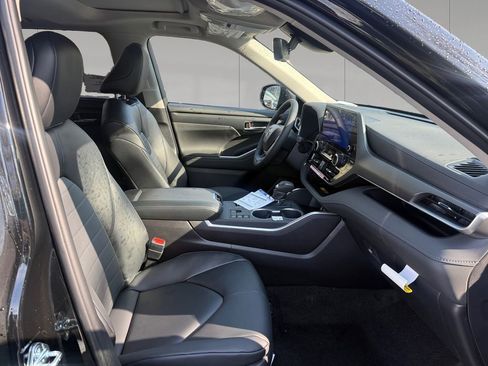 New 2026 Toyota Highlander XLE AWD/4WD image 17