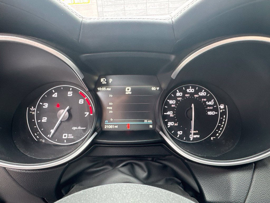 Used 2023 Alfa Romeo Stelvio Veloce AWD/4WD image 40