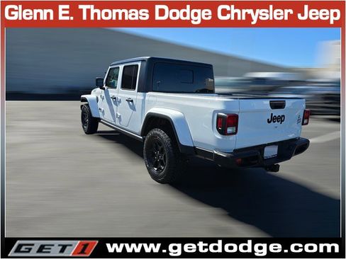 Certified 2022 Jeep Gladiator Willys image 9