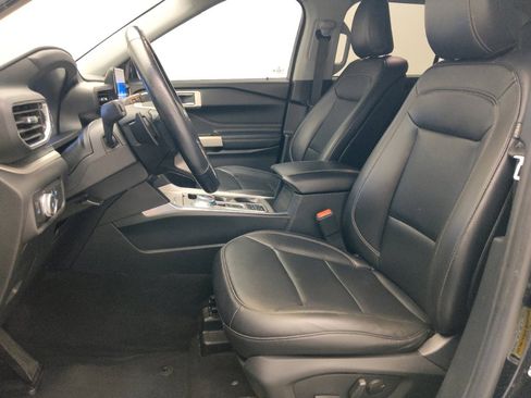 Used 2020 Ford Explorer XLT w/ Equipment Group 202A RWD image 17