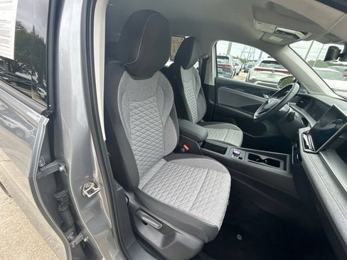 Certified 2025 Volkswagen Tiguan S FWD image 36